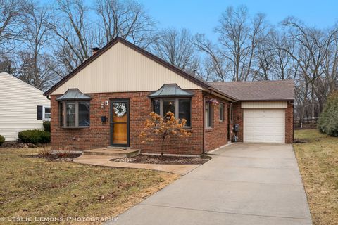 Photo of 4 Lincoln Court, Lombard, IL 60148 (MLS # 12581525)