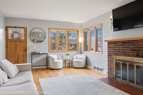 Tiny photo for 4 Lincoln Court, Lombard, IL 60148 (MLS # 12581525)