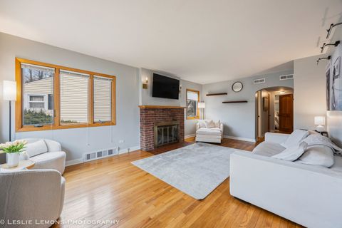 Tiny photo for 4 Lincoln Court, Lombard, IL 60148 (MLS # 12581525)