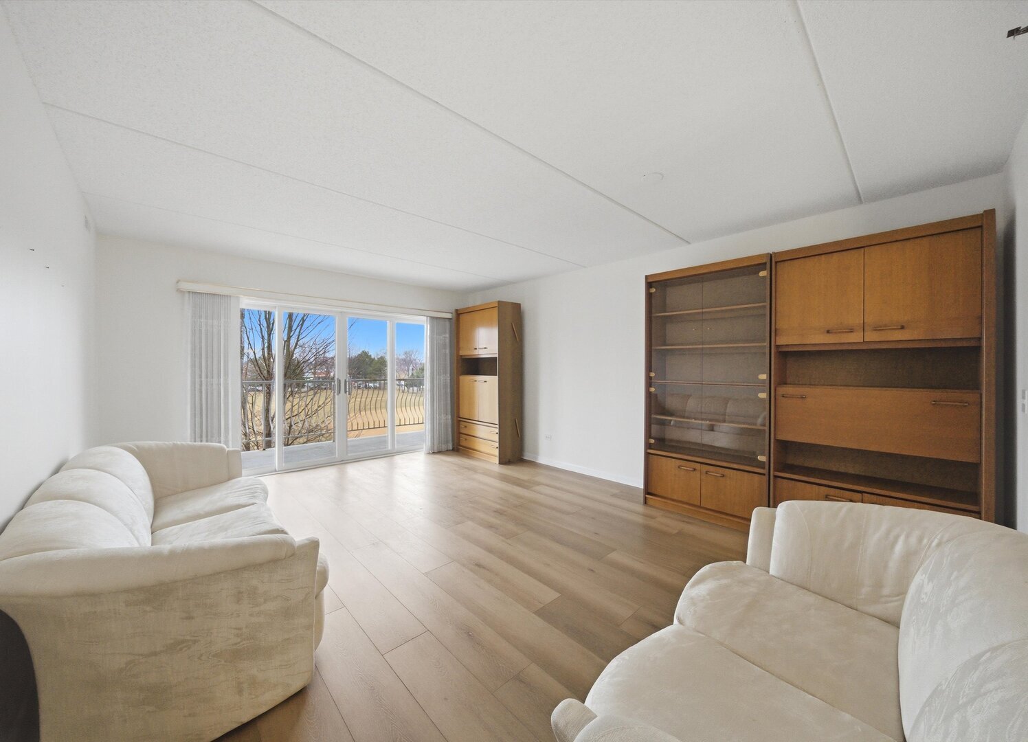 7081 W Touhy Avenue 407