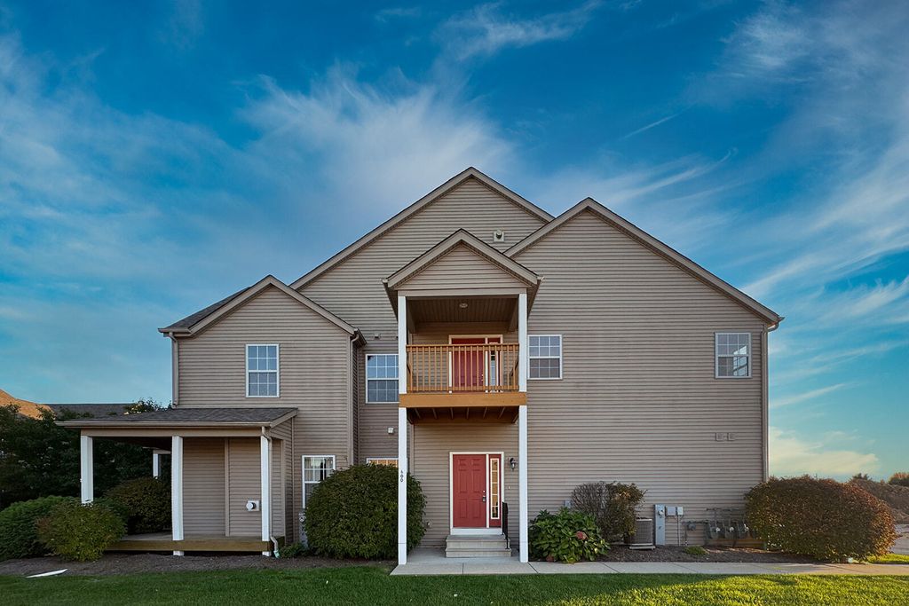 Photo for 600 CLAYTON Circle #A, Sycamore, IL 60178 (MLS # 12498357)