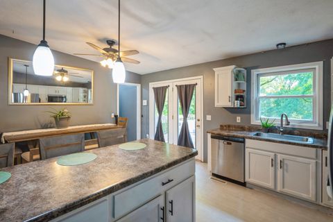 Tiny photo for 5444 10th Avenue, Moline, IL 61265 (MLS # 12556255)