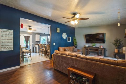 Tiny photo for 5444 10th Avenue, Moline, IL 61265 (MLS # 12556255)