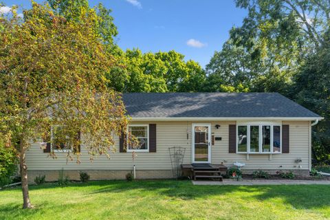 Photo of 5444 10th Avenue, Moline, IL 61265 (MLS # 12556255)