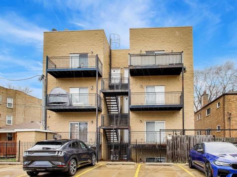 Tiny photo for 6545 N Sacramento Avenue #1S, Chicago, IL 60645 (MLS # 12611628)