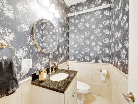 Tiny photo for 6545 N Sacramento Avenue #1S, Chicago, IL 60645 (MLS # 12611628)