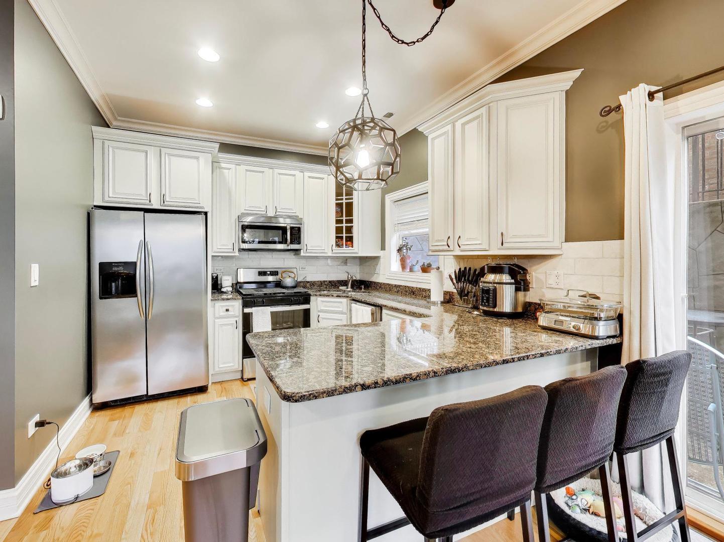 6545 N Sacramento Avenue 1S