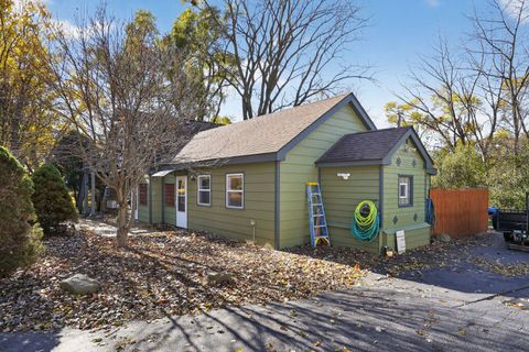 1036 Guerin Road B Green Oaks IL 60048