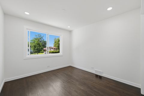 Tiny photo for 2524 Allison Court, Glenview, IL 60025 (MLS # 12685373)