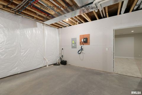 Tiny photo for 602 15TH Street, Le Claire, IA 52753 (MLS # QC4269858)