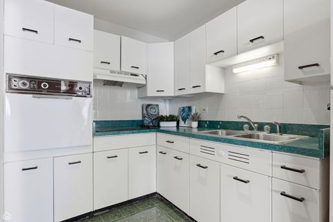 Tiny photo for 6301 N Sheridan Road #18P, Chicago, IL 60660 (MLS # 12510589)