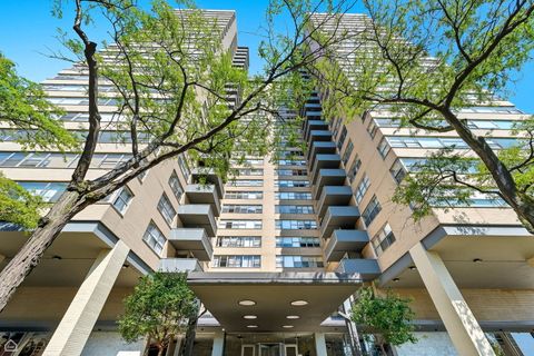 Tiny photo for 6301 N Sheridan Road #18P, Chicago, IL 60660 (MLS # 12510589)