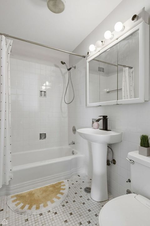 Tiny photo for 6301 N Sheridan Road #18P, Chicago, IL 60660 (MLS # 12510589)