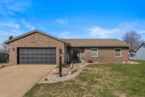 Photo of 509 Crestwood Drive, Champaign, IL 61822 (MLS # 12591596)