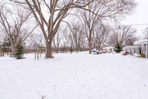 Tiny photo for 37114 N Shirley Drive, Gurnee, IL 60031 (MLS # 12530755)