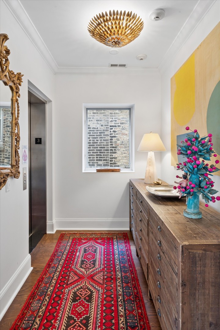 1418 N LaSalle Drive 3