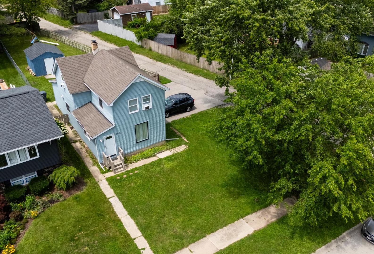 1904 Ezra Avenue