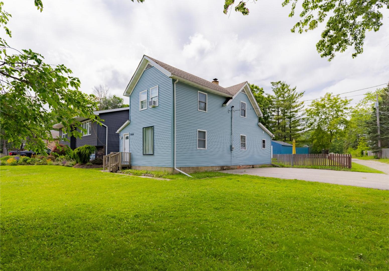 1904 Ezra Avenue