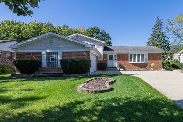 2612 N WATERMAN AVE, ARLINGTON HEIGHTS, IL 60004 - Image 661d77d306d20ed6ee2bcc2c69f873e4/186301108