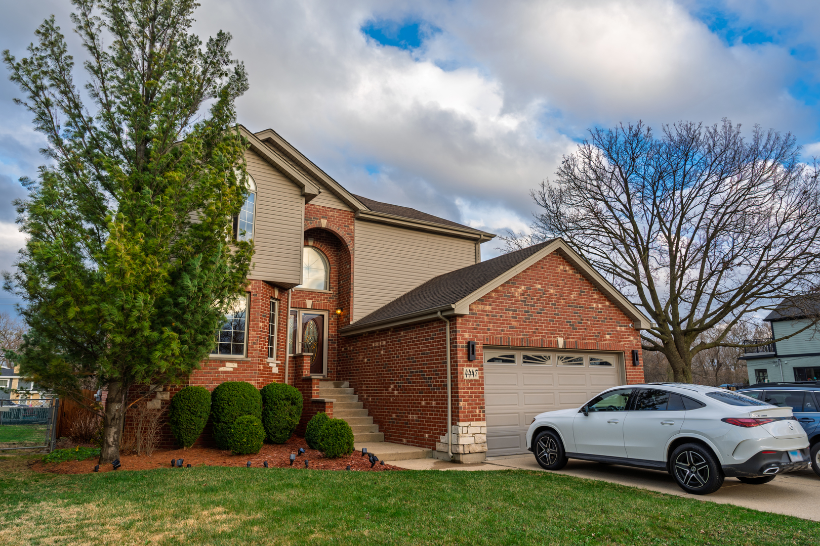 4447 Fishermans Terrace, Lyons, IL 60534 — MLS #12574095 — Main listing photo