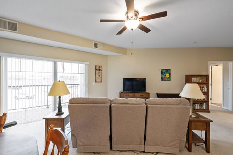 Tiny photo for 2592 Middle Road #208, Bettendorf, IA 52722 (MLS # 12573299)