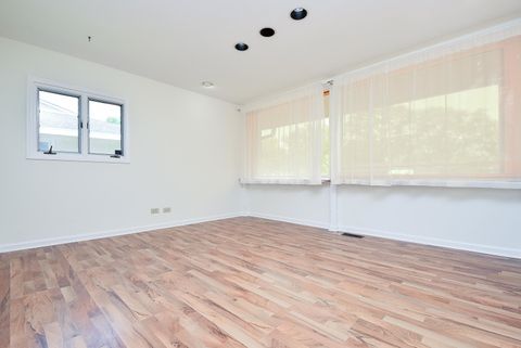 Tiny photo for 50 Ridgewood Road, Elk Grove Village, IL 60007 (MLS # 12538886)