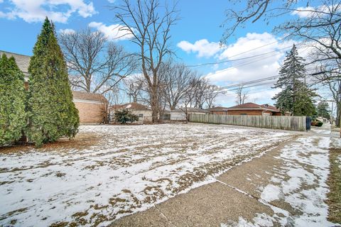Tiny photo for 12500 S Loomis Street, Calumet Park, IL 60827 (MLS # 12590664)