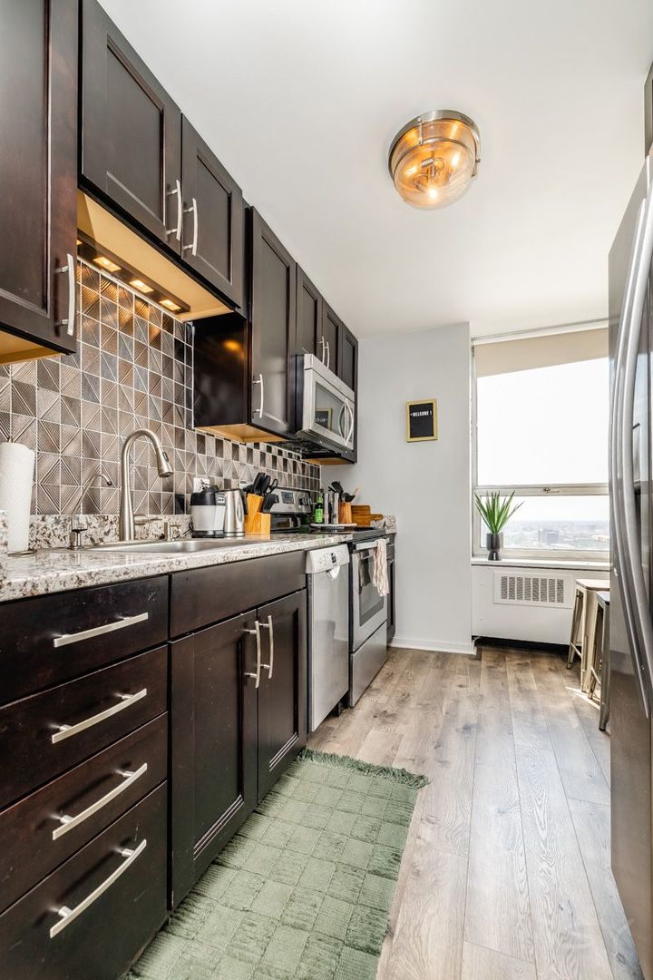 70 W BURTON Place 2701