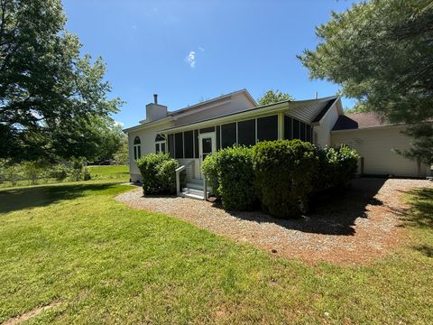 Tiny photo for 136 Bonnie Brae Road, Carbondale, IL 62901 (MLS # 12626811)