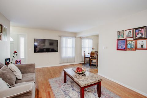 Tiny photo for 375 Ashwood Court, Vernon Hills, IL 60061 (MLS # 12556803)