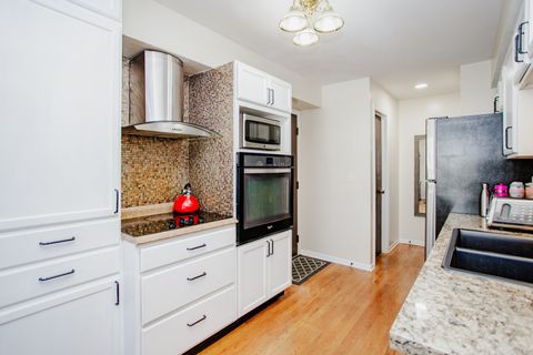 Tiny photo for 375 Ashwood Court, Vernon Hills, IL 60061 (MLS # 12556803)