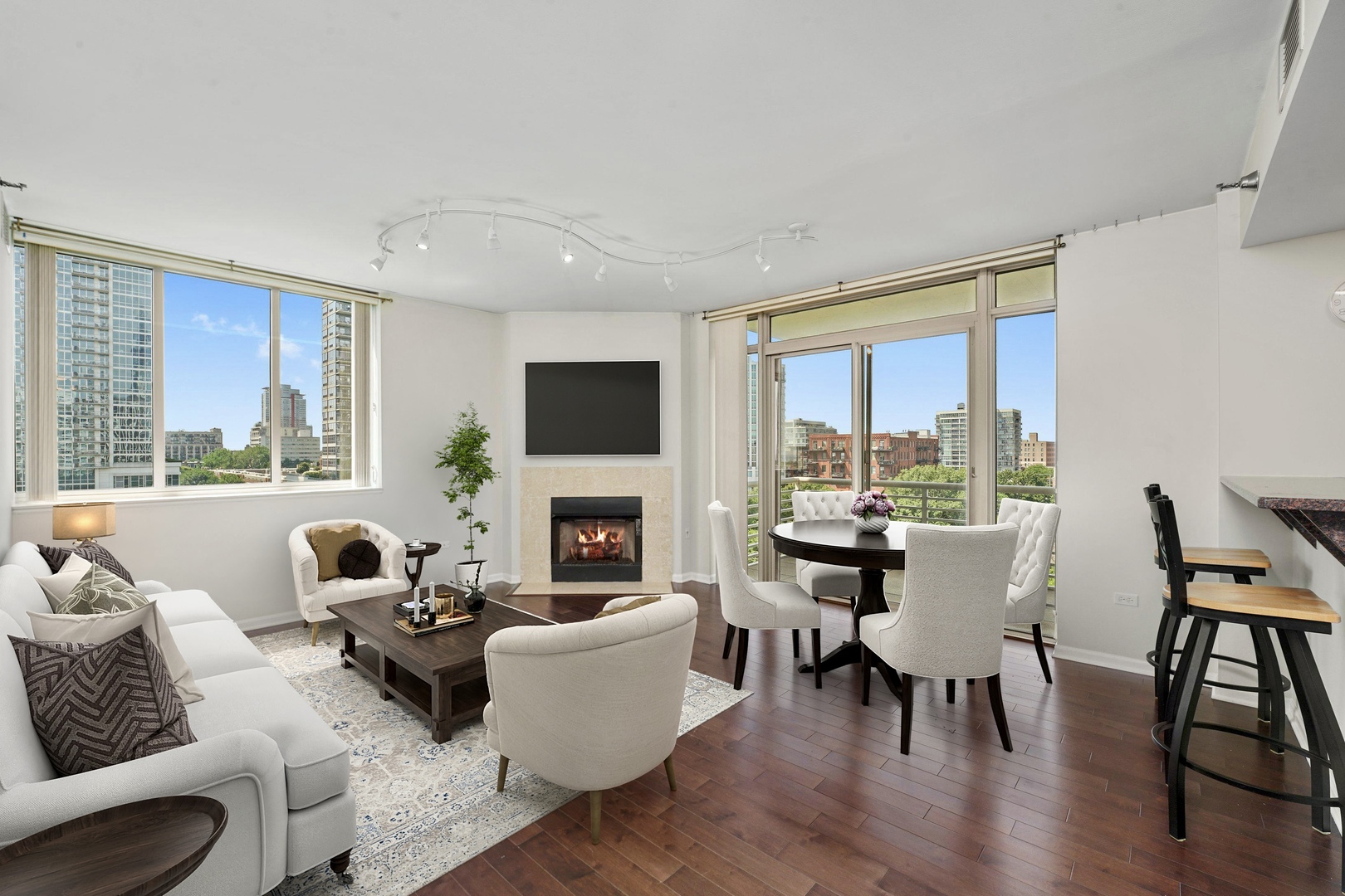 1515 S Prairie Avenue 803