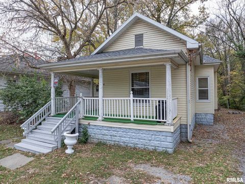 Tiny photo for 727 N BROADWAY Avenue, Salem, IL 62881 (MLS # EB455651)