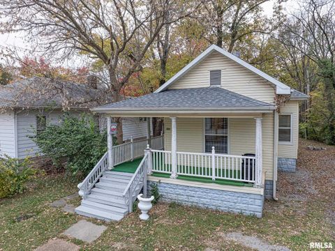 Tiny photo for 727 N BROADWAY Avenue, Salem, IL 62881 (MLS # EB455651)