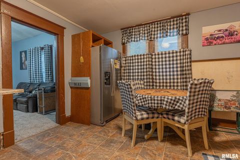 Tiny photo for 727 N BROADWAY Avenue, Salem, IL 62881 (MLS # EB455651)