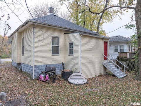 Tiny photo for 727 N BROADWAY Avenue, Salem, IL 62881 (MLS # EB455651)