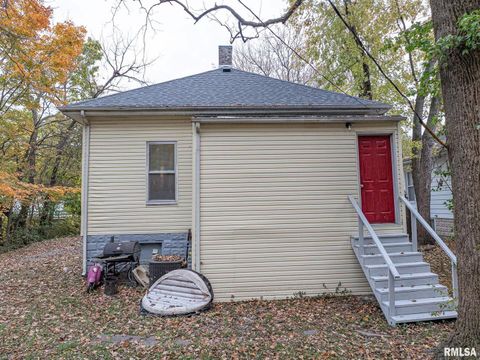 Tiny photo for 727 N BROADWAY Avenue, Salem, IL 62881 (MLS # EB455651)