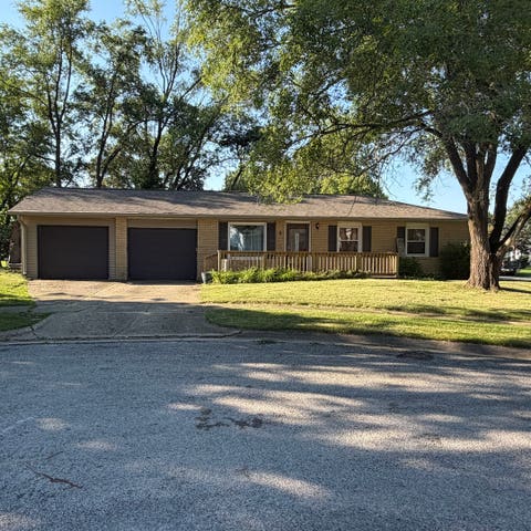 Photo of 8 Sandburg Court, Clinton, IL 61727 (MLS # 12699520)