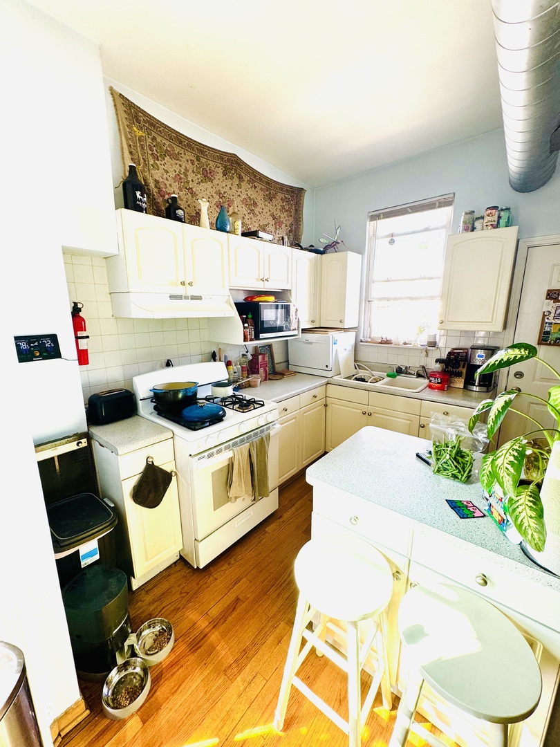 944 W 18TH Street