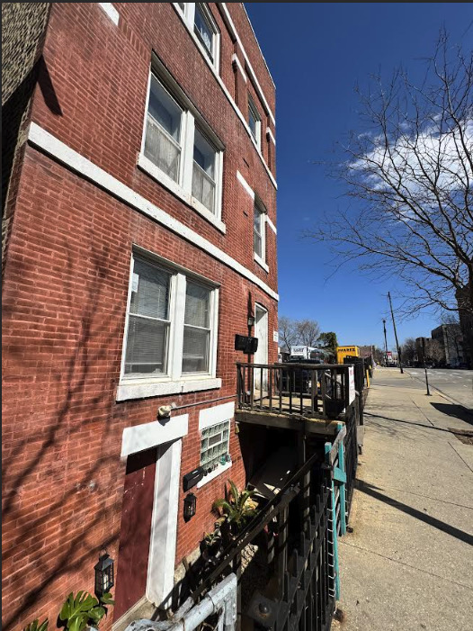 944 W 18TH Street