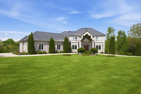 Photo of 9 Falcon Lakes Drive, South Barrington, IL 60010 (MLS # 12647612)