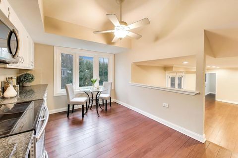 Tiny photo for 905 Crestfield Avenue, Libertyville, IL 60048 (MLS # 12602234)