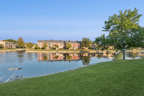 Tiny photo for 7235 Willow Way Lane #B, Willowbrook, IL 60527 (MLS # 12611295)