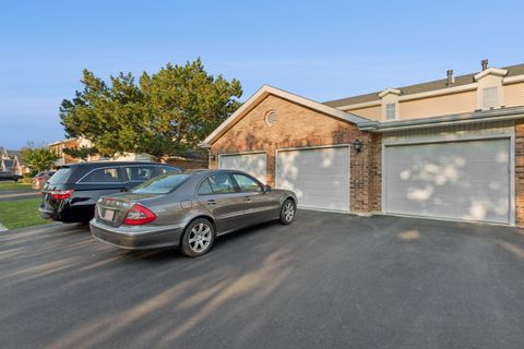 Tiny photo for 7235 Willow Way Lane #B, Willowbrook, IL 60527 (MLS # 12611295)
