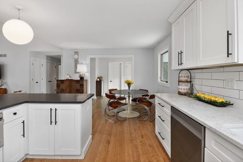 Tiny photo for 1002 Longmeadow Lane, Western Springs, IL 60558 (MLS # 12566084)