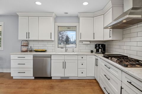 Tiny photo for 1002 Longmeadow Lane, Western Springs, IL 60558 (MLS # 12566084)