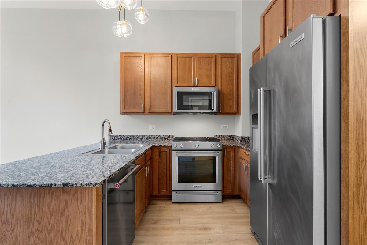8 W Monroe Street 401