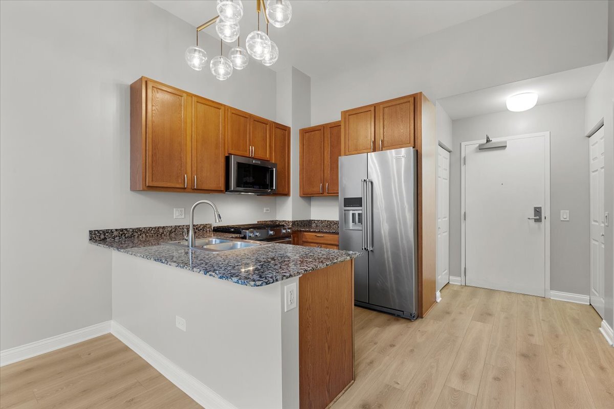 8 W Monroe Street 401