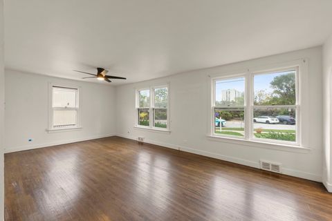 Tiny photo for 25 E Parkside Avenue, Lombard, IL 60148 (MLS # 12502162)