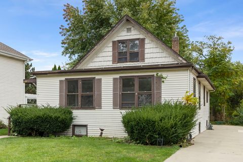 Photo of 25 E Parkside Avenue, Lombard, IL 60148 (MLS # 12502162) Photo of 25 E Parkside Avenue, Lombard, IL 60148 (MLS # 12502162)